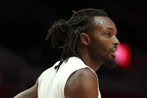 空砍了!格兰特18中10&三分9中5 砍下33分9篮板4助攻&正负值+10