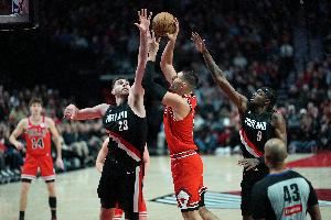 跌宕起伏!开拓者末节39-24一度逆转21分 武切维奇三分绝杀